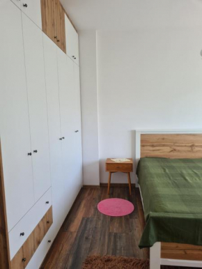 Apple Apartment - Private Garage